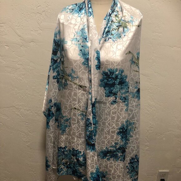 NEW Cavin Klien scarf or cover up /wrap - Picture 4 of 7